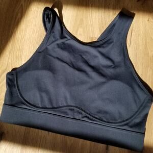 NWT's - Fabletics Black Cross Back High Impact Sports Bra Size XXL / (14-16)